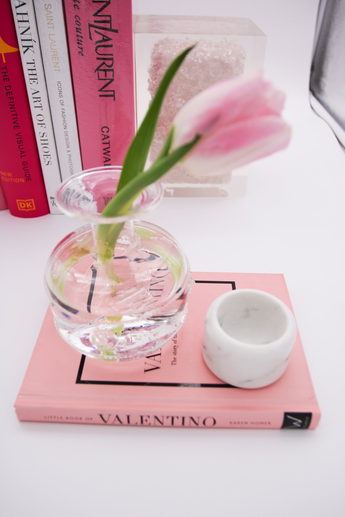 Clear bud vase with wide bottom home accent